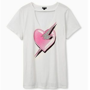 NWT TORRID WHITE BOLT POP CHOKER TEE 4x